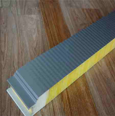 新疆彩鋼復(fù)合硬泡聚氨酯外墻保溫板